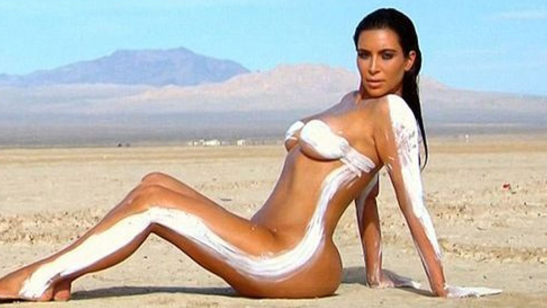 Kim Kardashian posa de nuevo sin ropa | UB