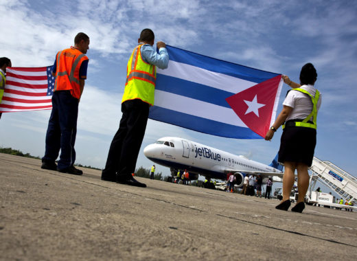 Primer vuelo comercial en 55 años desde Estados Unidos llega a Cuba