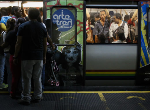 Buhoneros en el Metro de Caracas