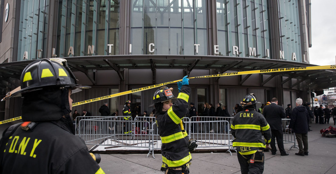 18 heridos tras descarrilarse tren en Nueva York
