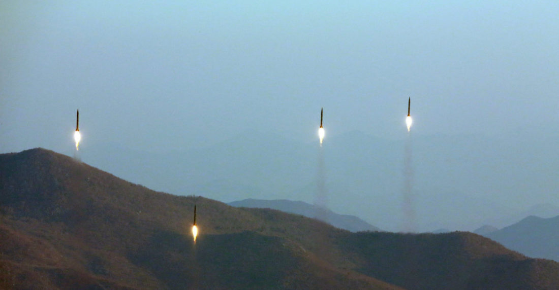 Corea del Norte lanzó dos misiles hoy