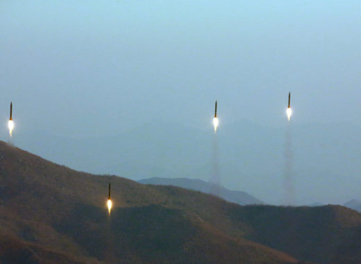Corea del Norte lanzó dos misiles hoy