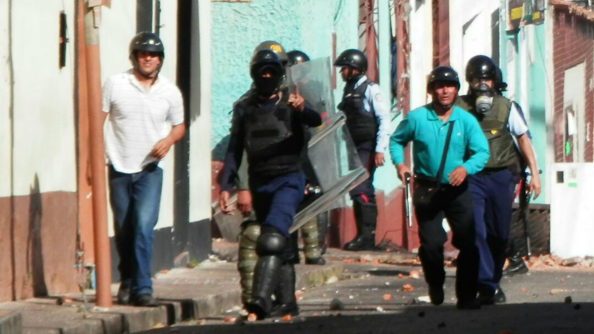 Protesta en Tachira_Civiles armados_2906_2_Rosalinda