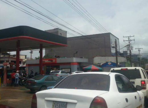 Colas en estación de gasolina Táchira