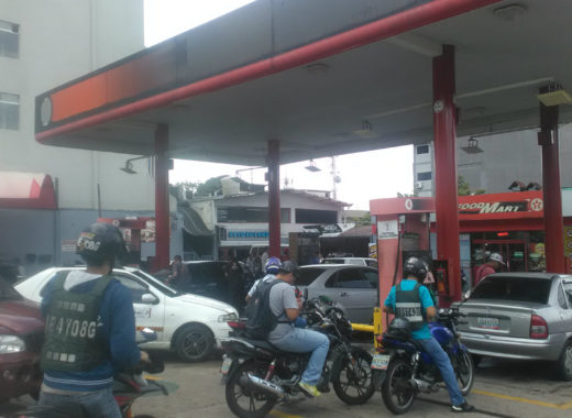 Colas por gasolina en Táchira