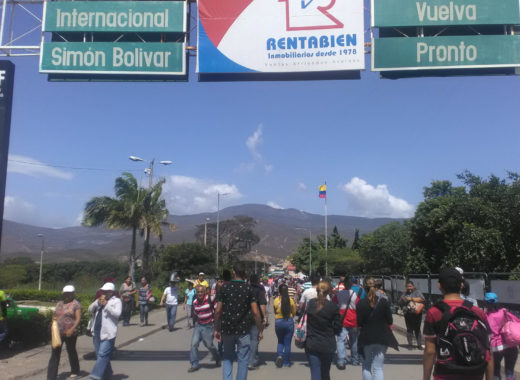 Puente Simón Bolívar Denuncian hacinamiento de venezolanos que regresaron al país