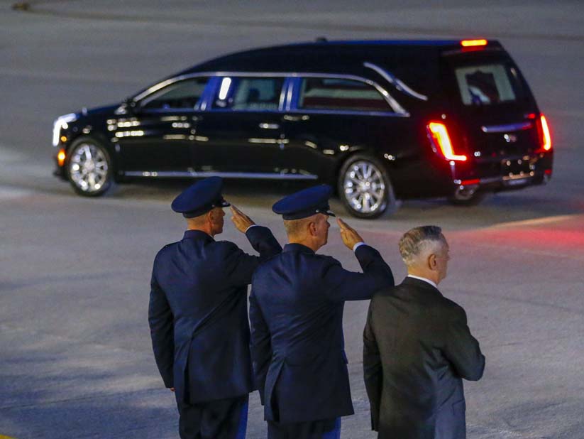 John McCain llega a la Base de la Fuerza Aérea Andrews, en Maryland