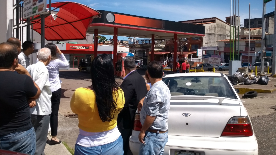 colas para la gasolina San Cristóbal