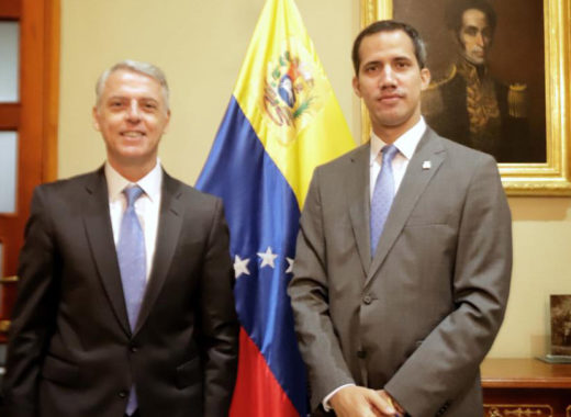 El embajador de Argentina Eduardo Porreti y Juan Guaidó presidente interino de Venezuela