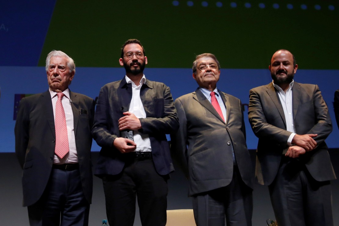 El venezolano Rodrigo Blanco Calderón gana la Bienal de Novela Vargas Llosa