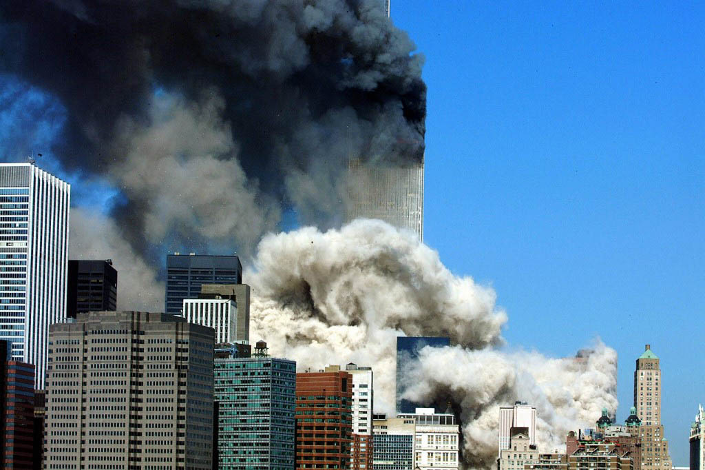 Reportage sur des personnes atteintes tardivement de cancer liés au 11 septembre, qui n'étaient ni pompiers ou secouristes, juste des gens du quartier