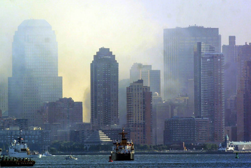 Reportage sur des personnes atteintes tardivement de cancer liés au 11 septembre, qui n'étaient ni pompiers ou secouristes, juste des gens du quartier