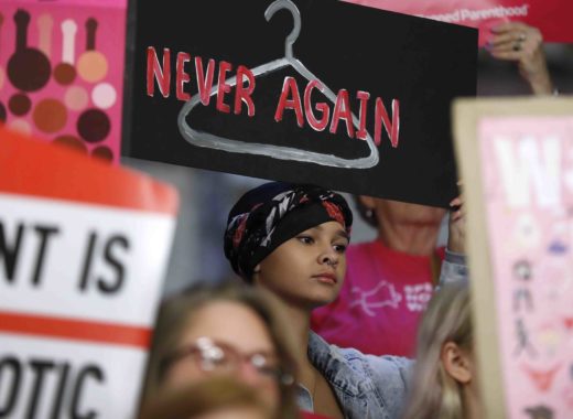 Florida aprueba propuesta para que padres autoricen abortos