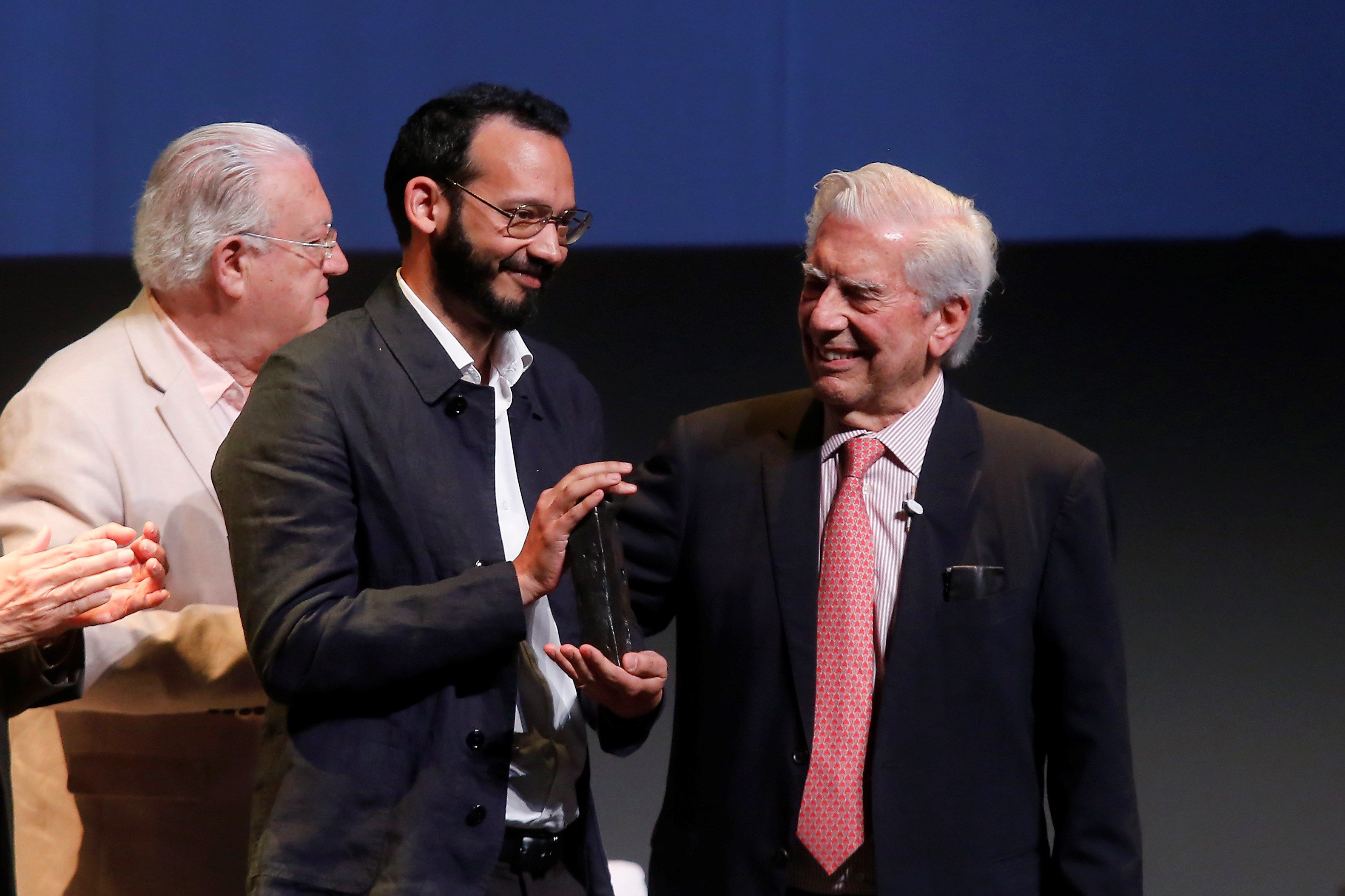 El venezolano Rodrigo Blanco Calderón gana la Bienal de Novela Vargas Llosa