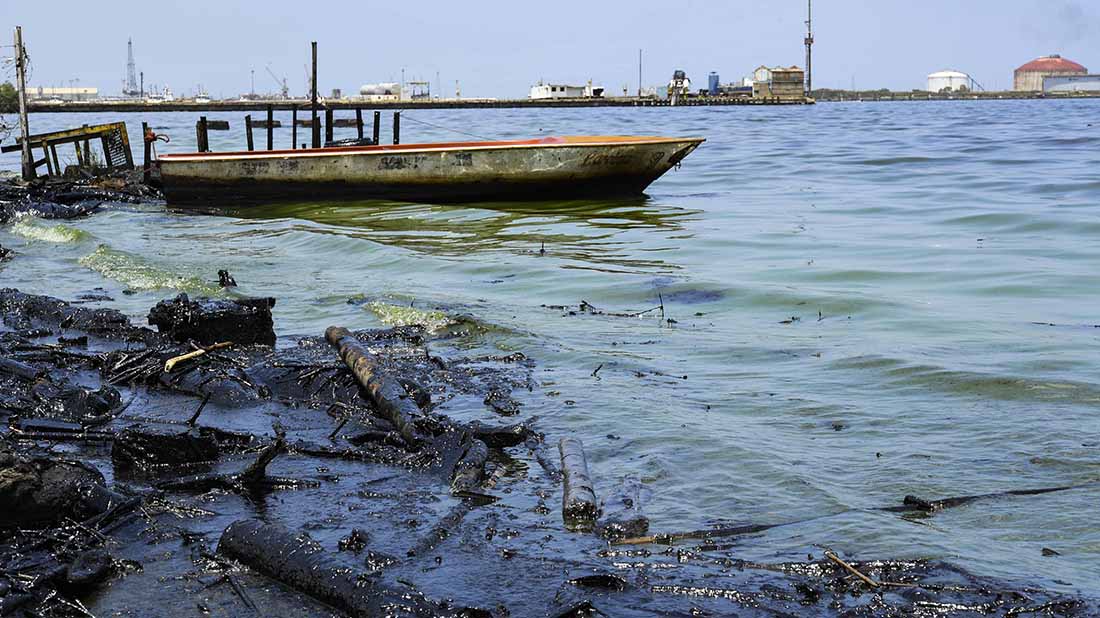 Lago de Maracaibo, sumergido en la desgracia petrolera | Clímax