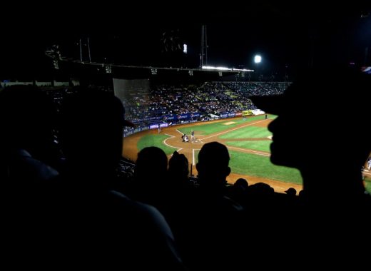 LVBP sanciona a beisbolistas por pelea Caribes-Zulia