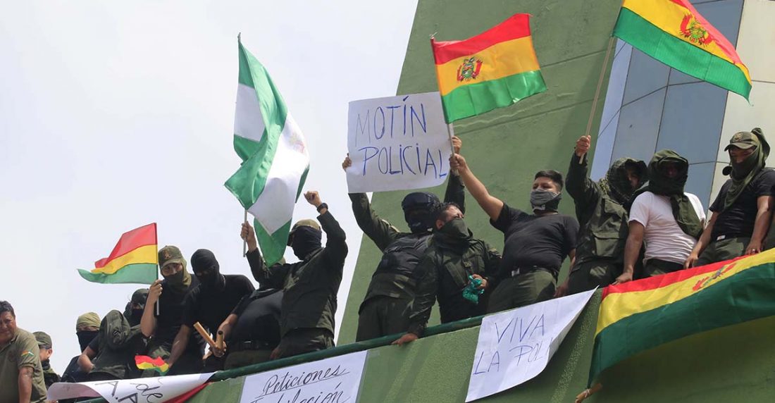 Bolivia estaba este sábado bajo tensión máxima, con una convocatoria del partido gobernante a ocupar las calles de La Paz para defender la reelección del presidente Evo Morales