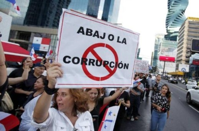 La corrupción en América Latina fue uno de los temas principales en el foro de la CAF en Quito donde se discutió la incidencia de esta en el continente