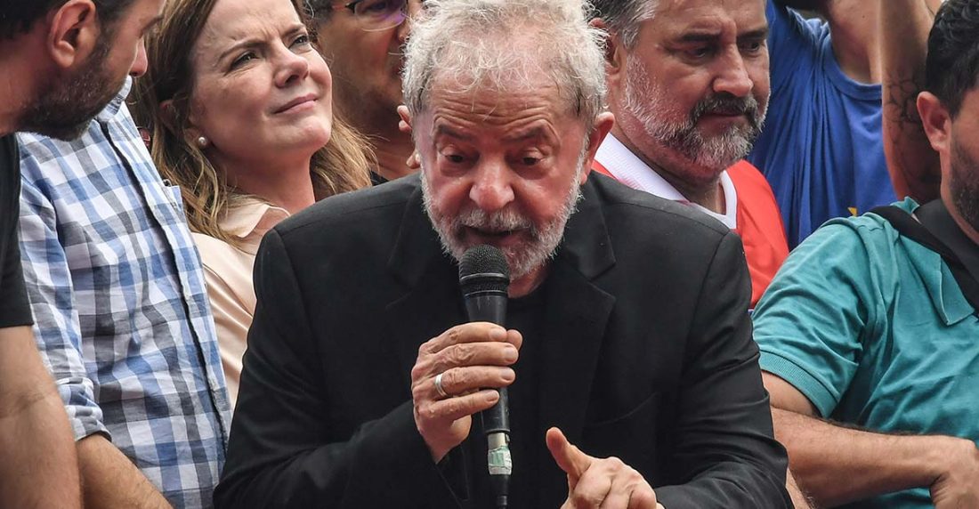 "Vieron en Argentina, que el compañero Alberto (Fernández) y la compañera Cristina (Fernández) le dieron una zurra a (Mauricio) Macri y ganaron las elecciones", declaró Lula