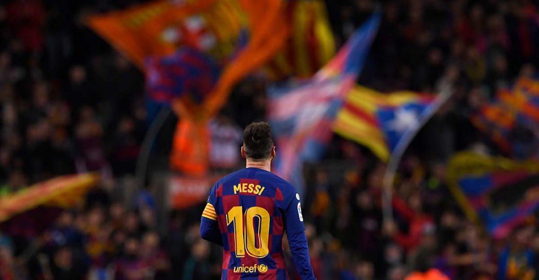 Messi El Barcelona conservó el liderato de la liga española de fútbol gracias a tres goles del delantero argentino Lionel Messi