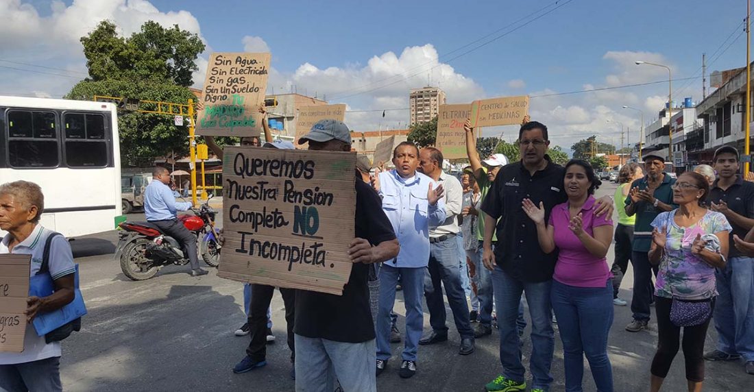 Varios sectores se congregaron a protestar para exigir a las autoridades municipales y regionales que se ocupen de resolver el problema de las aguas negras