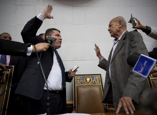 Chavismo da golpe parlamentario al imponer a presidente sin quórum