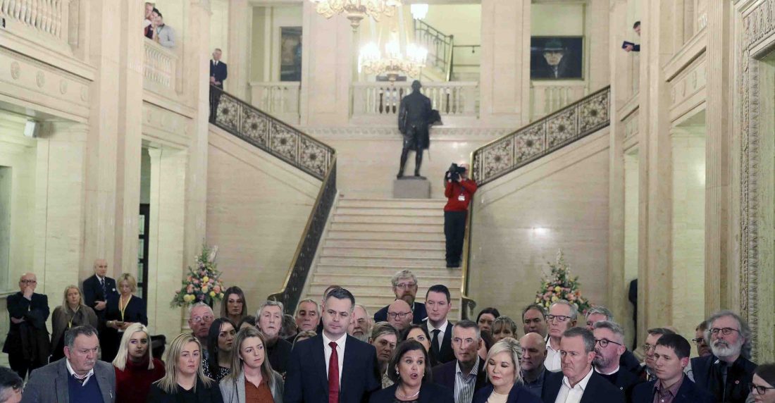 Los legisladores de Irlanda del Norte instalaron el nuevo gobierno en la provincia británica