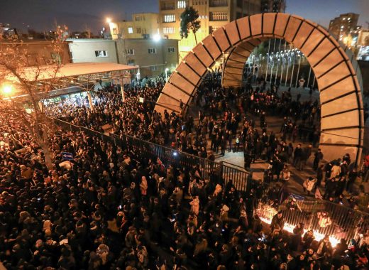 La noche del sábado manifestantes protestaron en contra del gobierno del Ayatolá en Irán