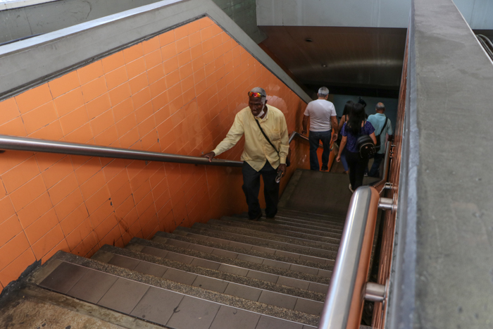Metro, dificultades `para la movilidad urbana para discapacitados