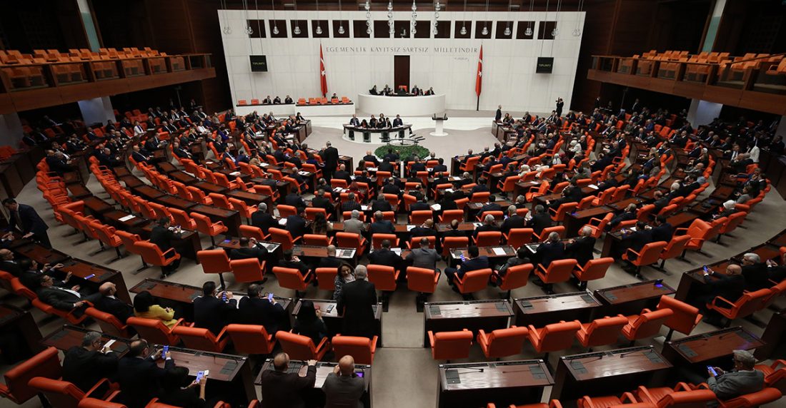 Parlamento turco autoriza un despliegue militar en Libia