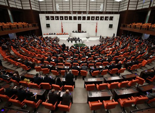 Parlamento turco autoriza un despliegue militar en Libia