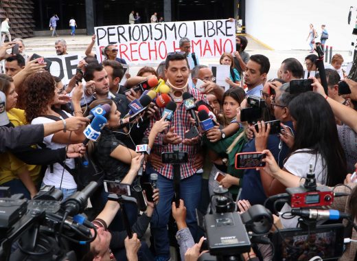Gremios protestan por agresiones del chavismo a la prensa