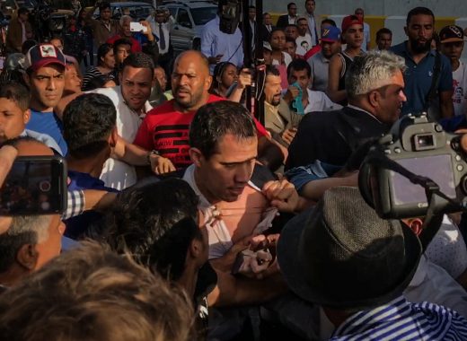 Guaidó sufrió agresiones en su llegada a Venezuela por el chavismo