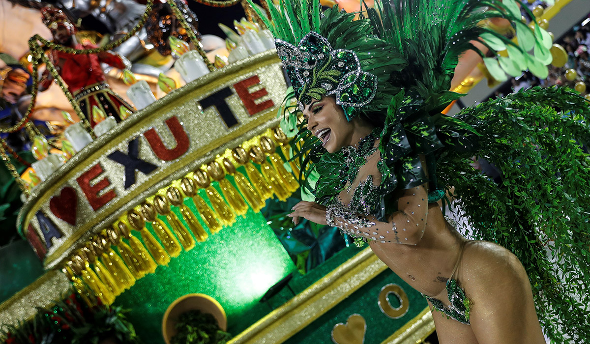 La segunda vida de los disfraces del Carnaval de Río: Brasil baila con todo