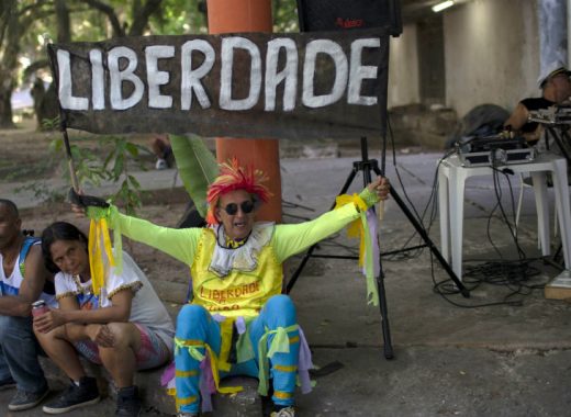 "Loucura Suburbana", agrupación terapéutica del carnaval de Río. Foto: AFP