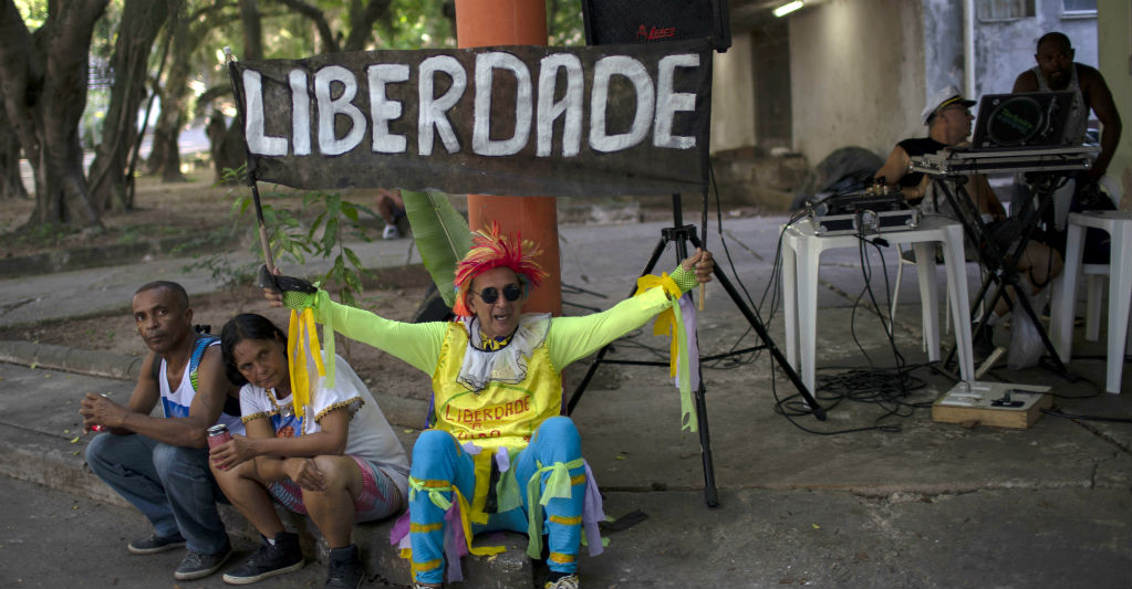 "Loucura Suburbana", agrupación terapéutica del carnaval de Río. Foto: AFP