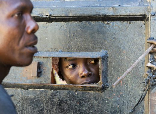Mueren 15 niños al incendiarse orfanato en Haití