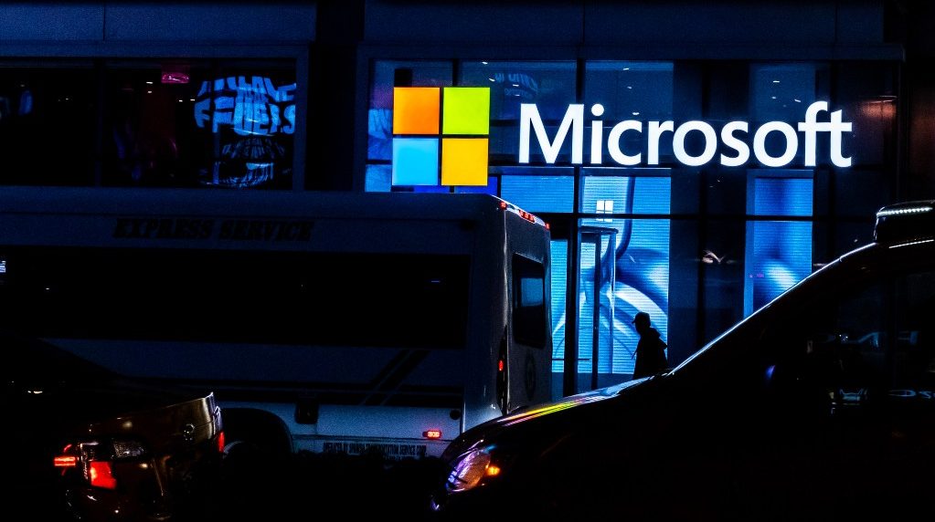 Gates deja la junta directiva de Microsoft