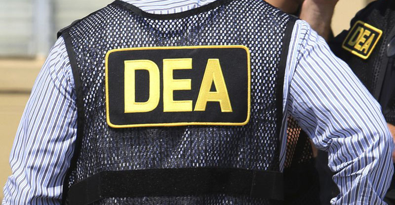 Investigan exsupervisor de DEA por filtraciones a narcotraficantes