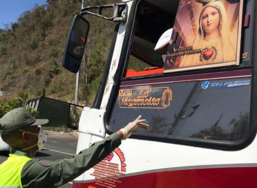 GNB restringe paso en autopistas y carreteras de Caracas