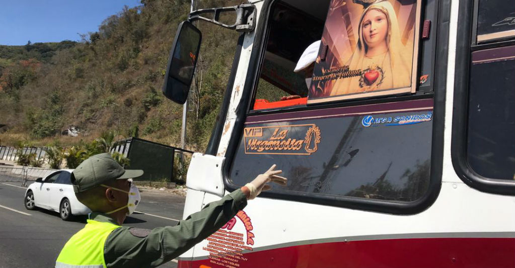 GNB restringe paso en autopistas y carreteras de Caracas