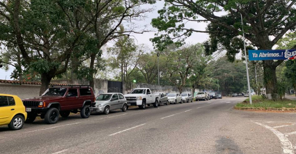 En Táchira vuelven a amanecer en colas para gasolina. Foto: Rosalinda Hernández