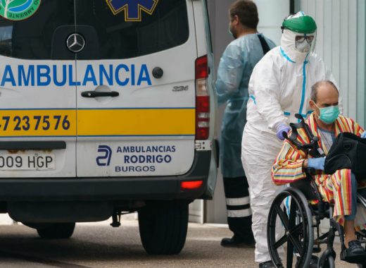 España alcanza los 2.696 muertos por coronavirus. AFP
