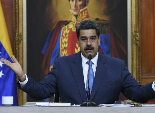Maduro pide apoyo por "persecución" de EEUU. AFP