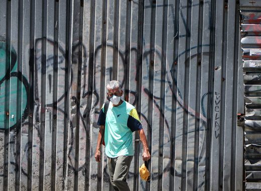 coronavirus en venezuela cotidianidad hombre en la calle