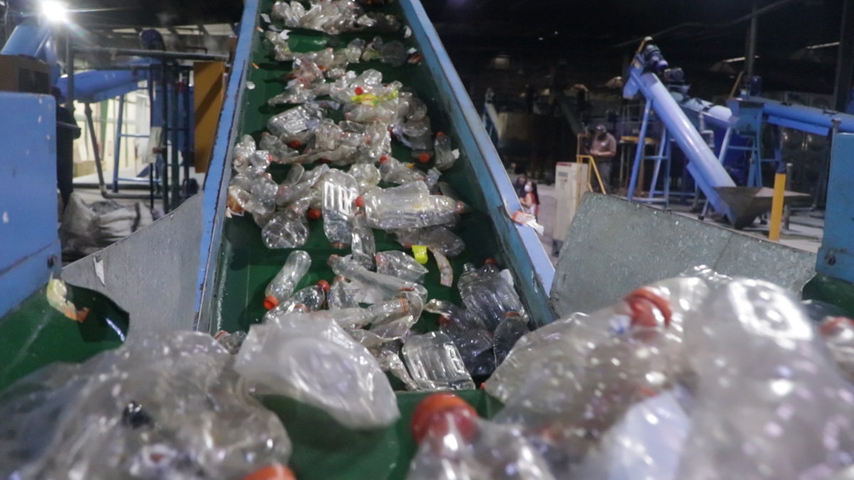 El negocio redondo de los plásticos reciclados llega Venezuela | El Estímulo