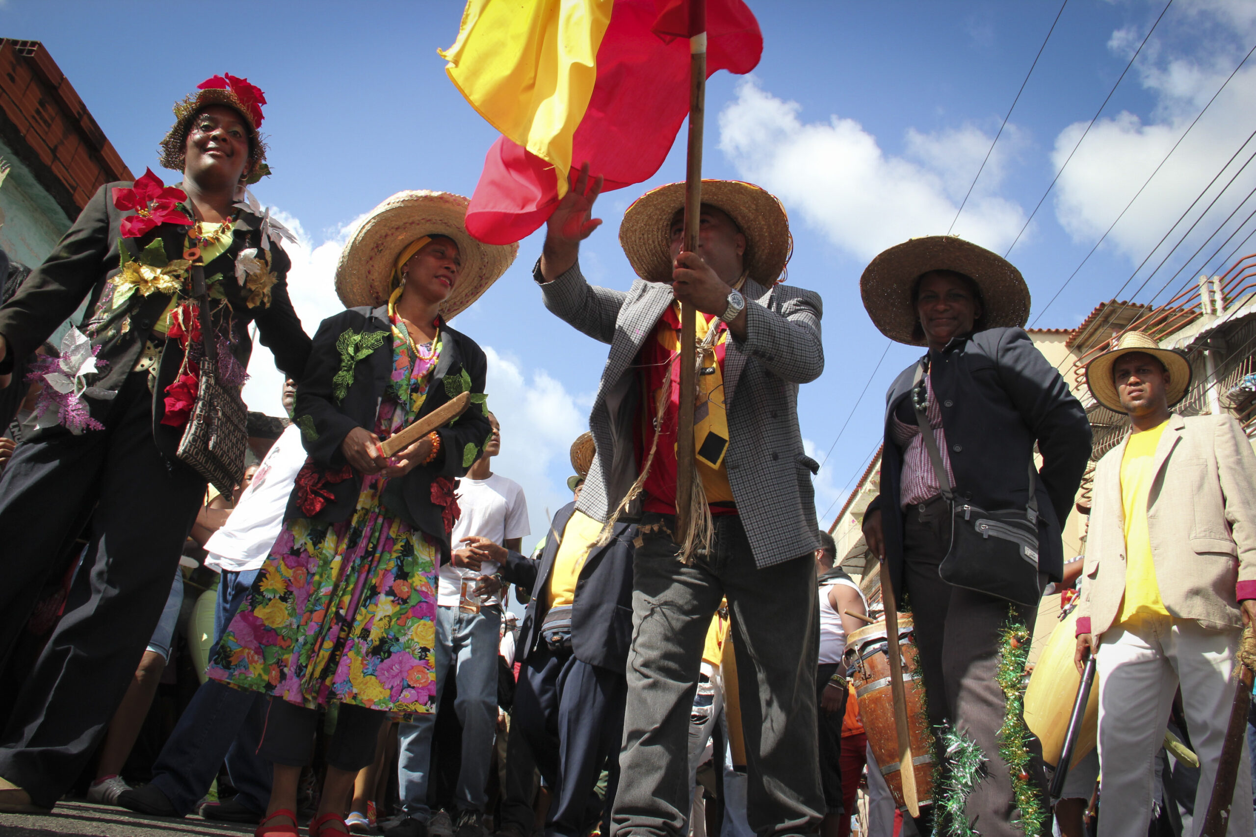 Parranda De Los Santos Inocentes La Fiesta Que Llena De Color Las Calles De Caucagua Fotos 