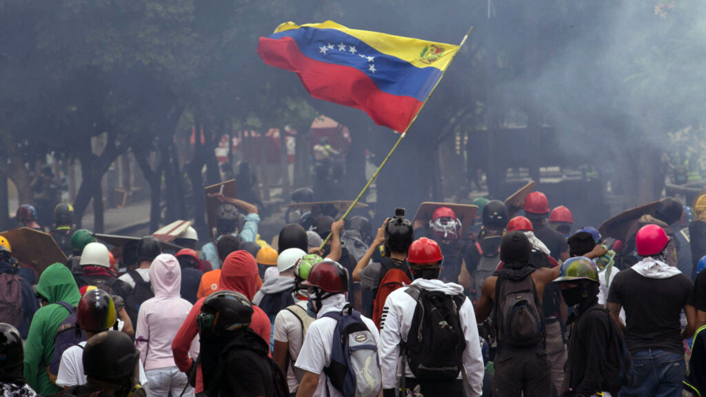 El chavismo reprimió a sangre y fuego las protestas en Venezuela. Smilde observa que ahora hay miedo a salir a la calle a reclamar