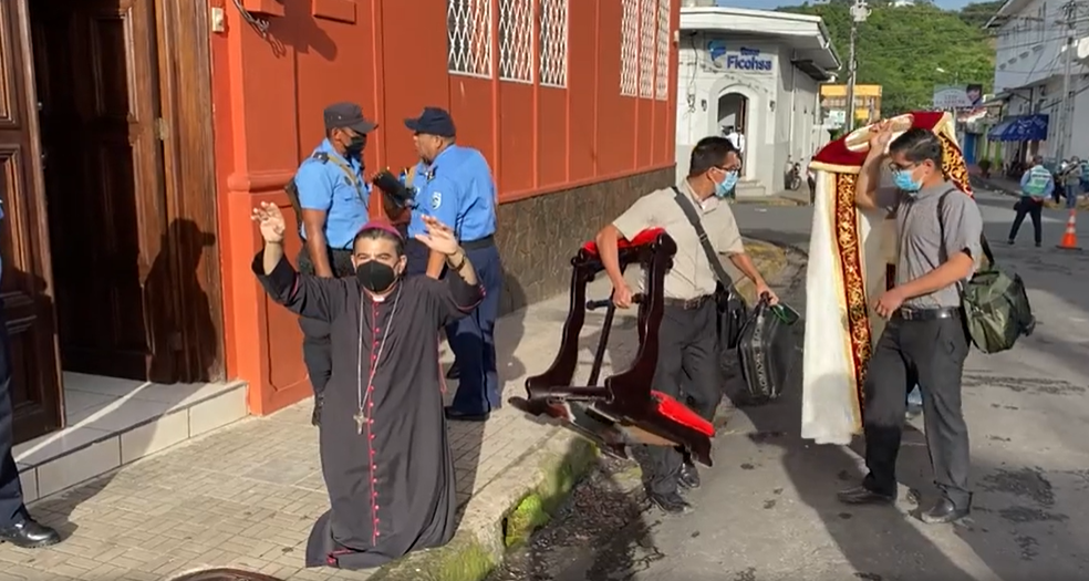 Nicaragua: Ortega apresa a obispo disidente