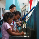 Lata de Agua, con apoyo de Francia llevan agua de lluvia a escuelas en Petare